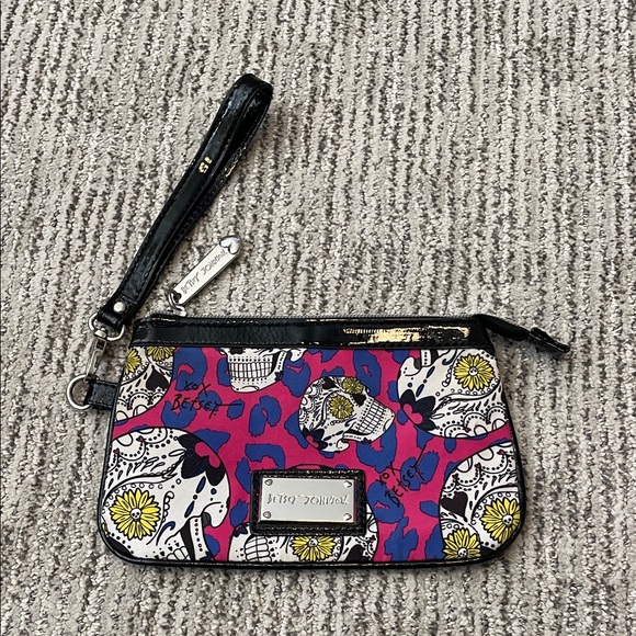 Betsey Johnson Skull Wristlet - Picture 1 of 2